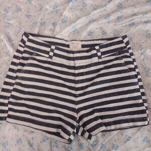 The 3" short, khakis from GAP